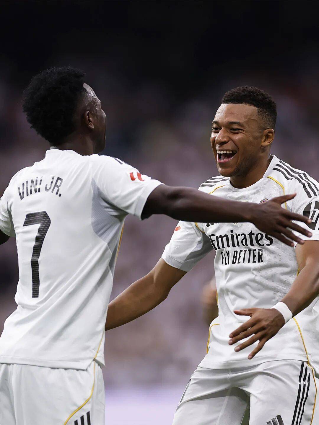 星空体育官网下载入口-今夜西甲传出新动向，洛杉矶快船外线爆发，管理层表态——压力陡增，更衣室氛围转暖(洛杉矶快船最新消息今天最新消息)