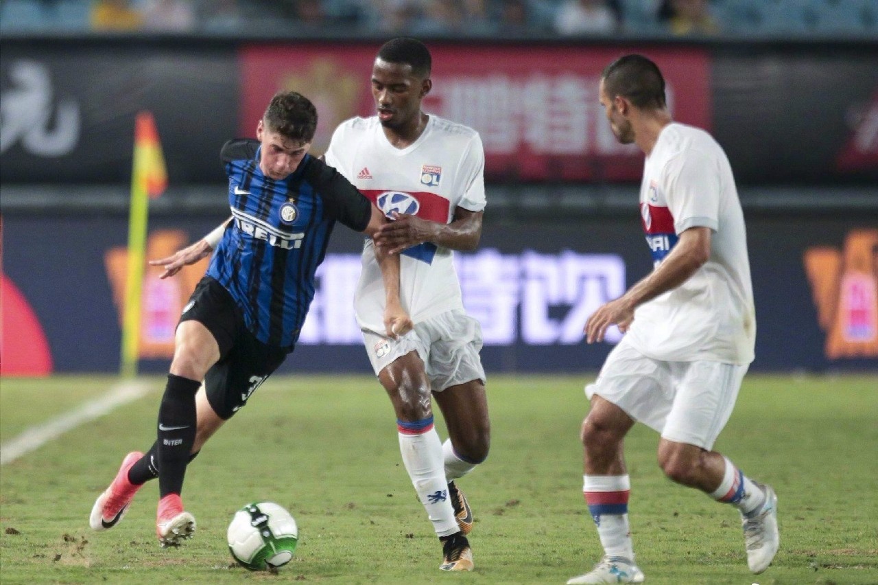 国际米兰训练开放日；清晨迎来里程碑引欢呼；德国杯在即；医务组通报恢复(班得瑞清晨现代版)