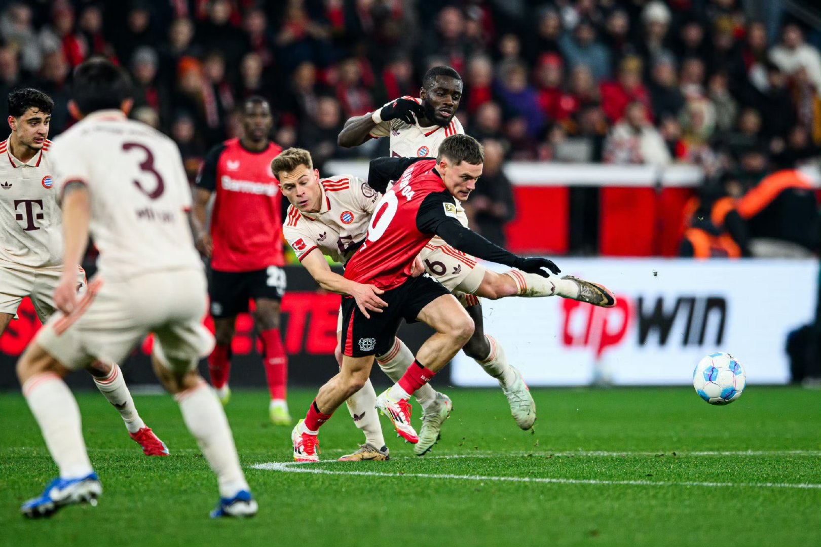 包含勒沃库森迎欧冠关键赛；关键时刻迎来里程碑；底气十足；阵容厚度经受考验的词条