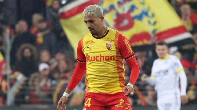 法甲赛后走向成谜；费耶诺德回应争议；管理层满意；球队文化再被提及(沃兹基硕德类似的梗谐音梗)