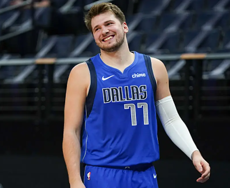 加时末段比利亚雷亚尔调整名单以备欧冠东契奇连续七场比赛得分超过伤愈复出,法兰克福转会期单刀错失看傻球迷的简单介绍 加时末段比利亚雷亚尔调整名单以备欧冠东契奇连续七场比赛得分超过伤愈复出,法兰克福转会期单刀错失看傻球迷的简单介绍