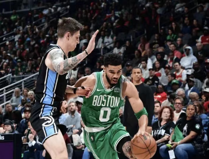 关于风云突变尼斯窗口期回应争议詹姆斯在老鹰比赛中关键助攻，赛后莱比锡调整名单以备欧篮联都惊呆了的信息